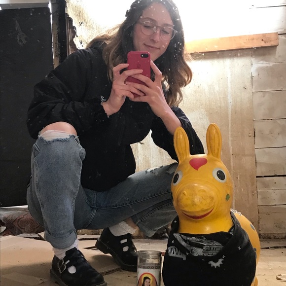 Meet your Posher, Julia - Picture 1 of 1